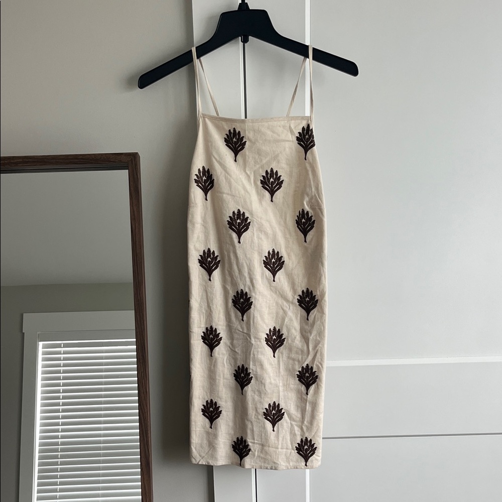 Abercrombie & Fitch Cream Dress with Dark Brown Leaf Design